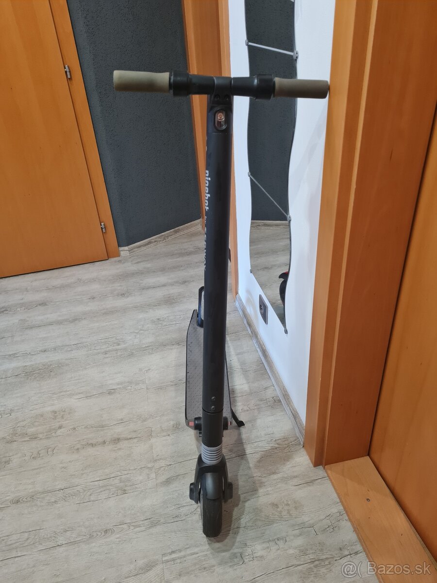 Elektricka kolobežka Ninebot Kickscooter ES - 7