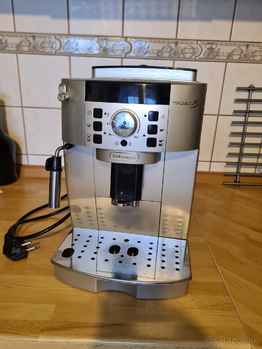 Kavovar Delonghi Magnifica S - 7