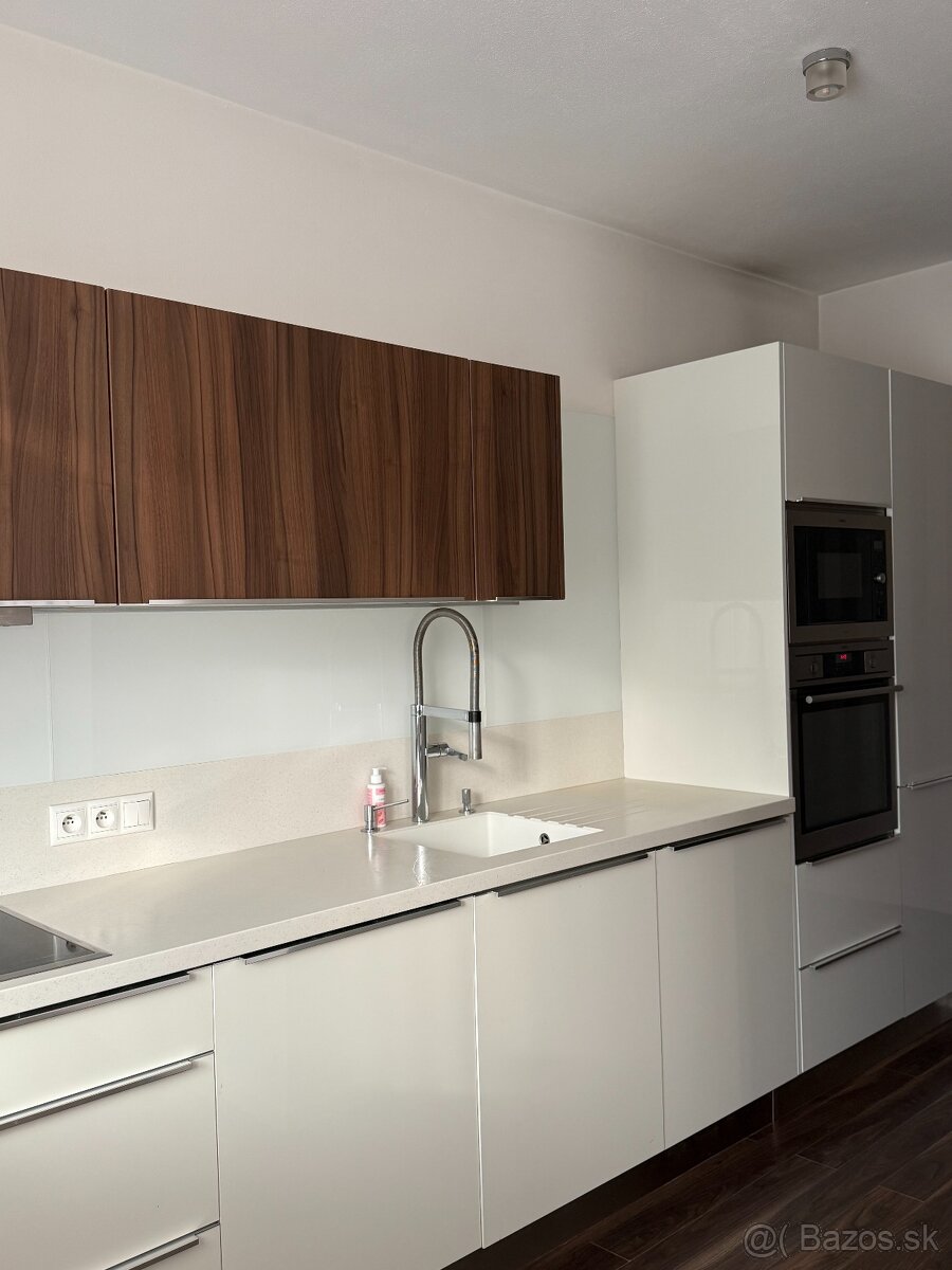 Moderný 4,5 izbový s výhľadom, ktorý neomrzí – Uhlisko, BB - 7