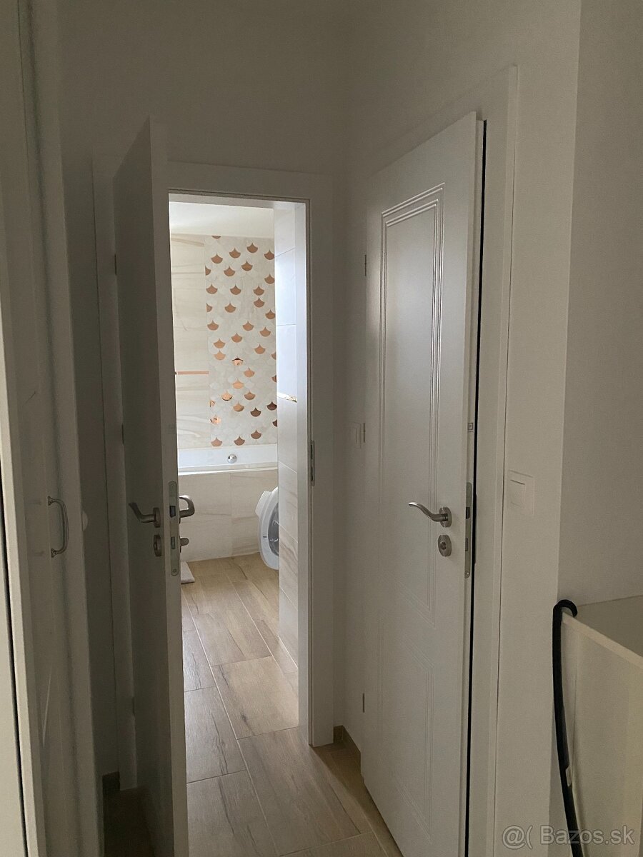 Dizajnový 2-izbový byt, balkón - Trnava, centrum - 7