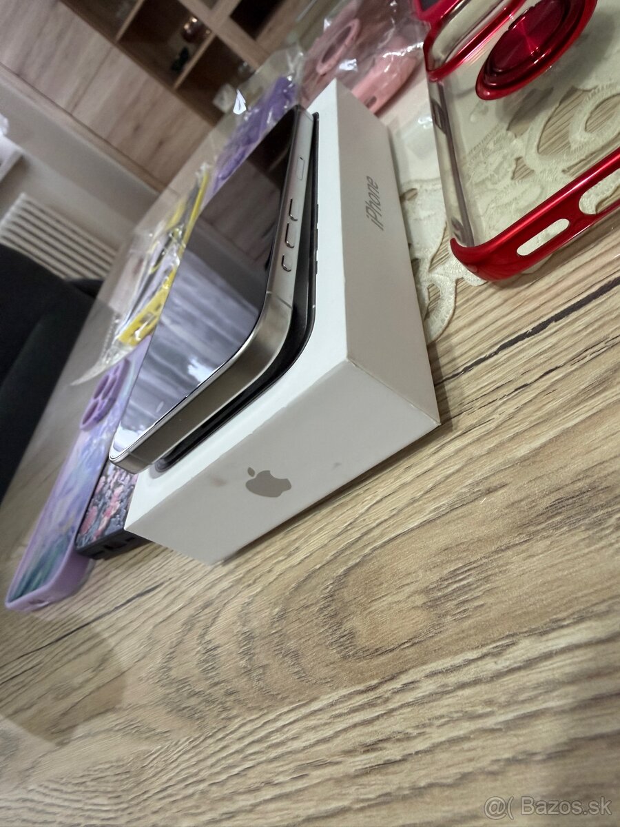 iPhone 15 Pro 256 GB - 7