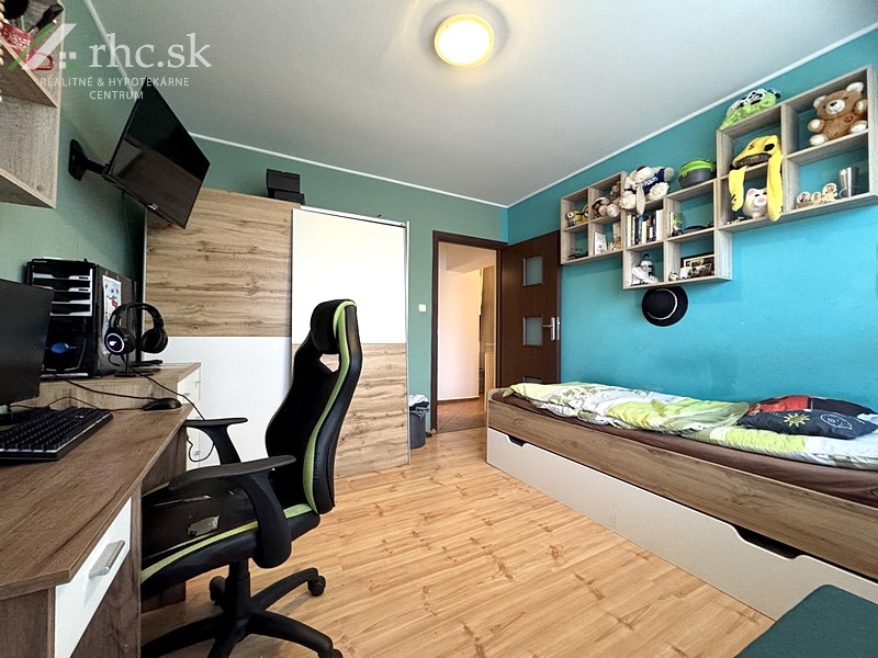 2-IZB.BYT S GARÁŽOU A VLASTNÝM KÚRENÍM - SAMUELA JURKOVIČA, - 7