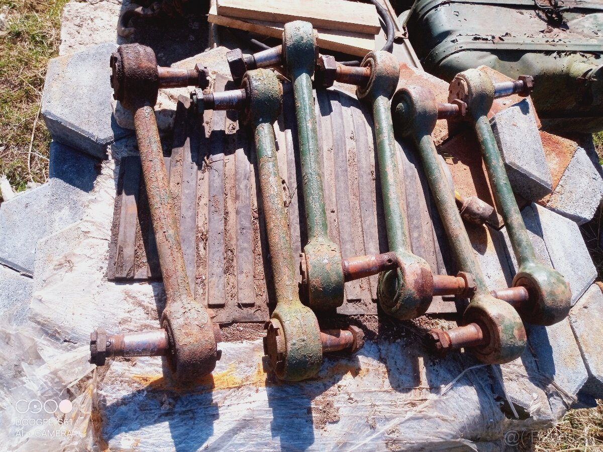 PRAGA V3S sperne tyčke Nádrž - 7