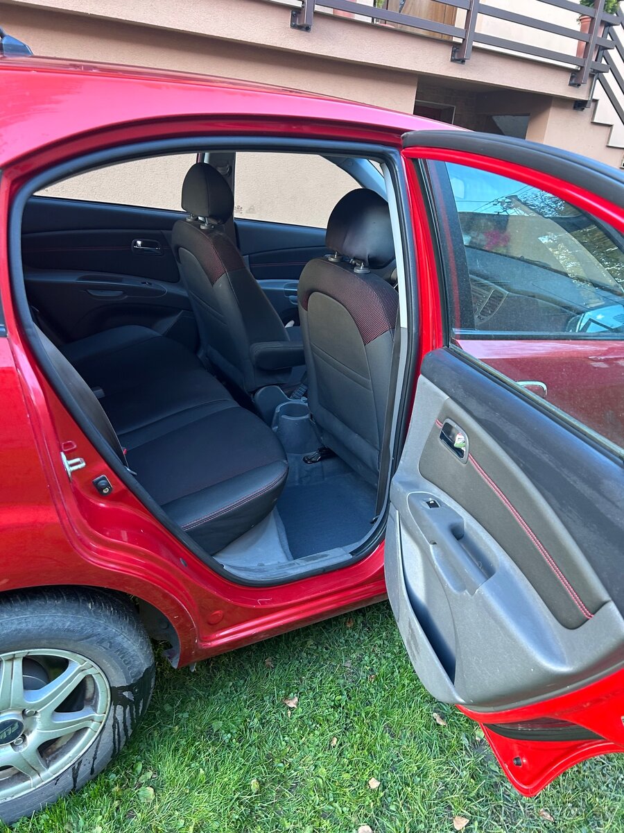 Kia Rio 1.4i benzín 71Kw, M5 - 7