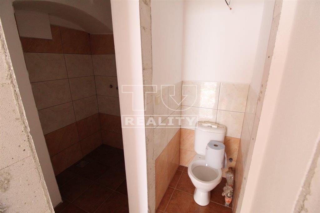 NA PREDAJ - DVA IDENTICKÉ DOMČEKY / APARTMÁNY NA LIPTOVE - 7
