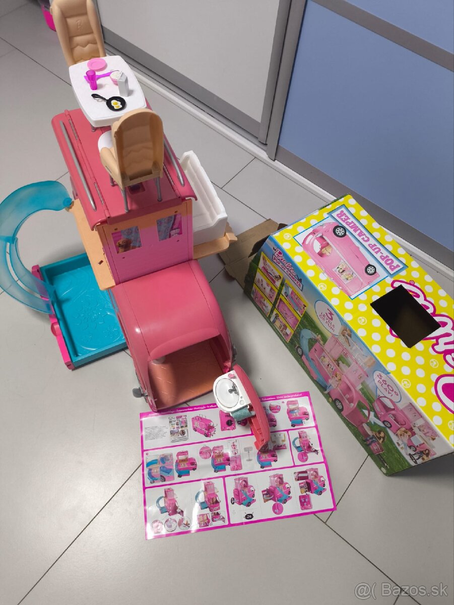 Predám rozkladací Barbie Karavan s bazénom - 7