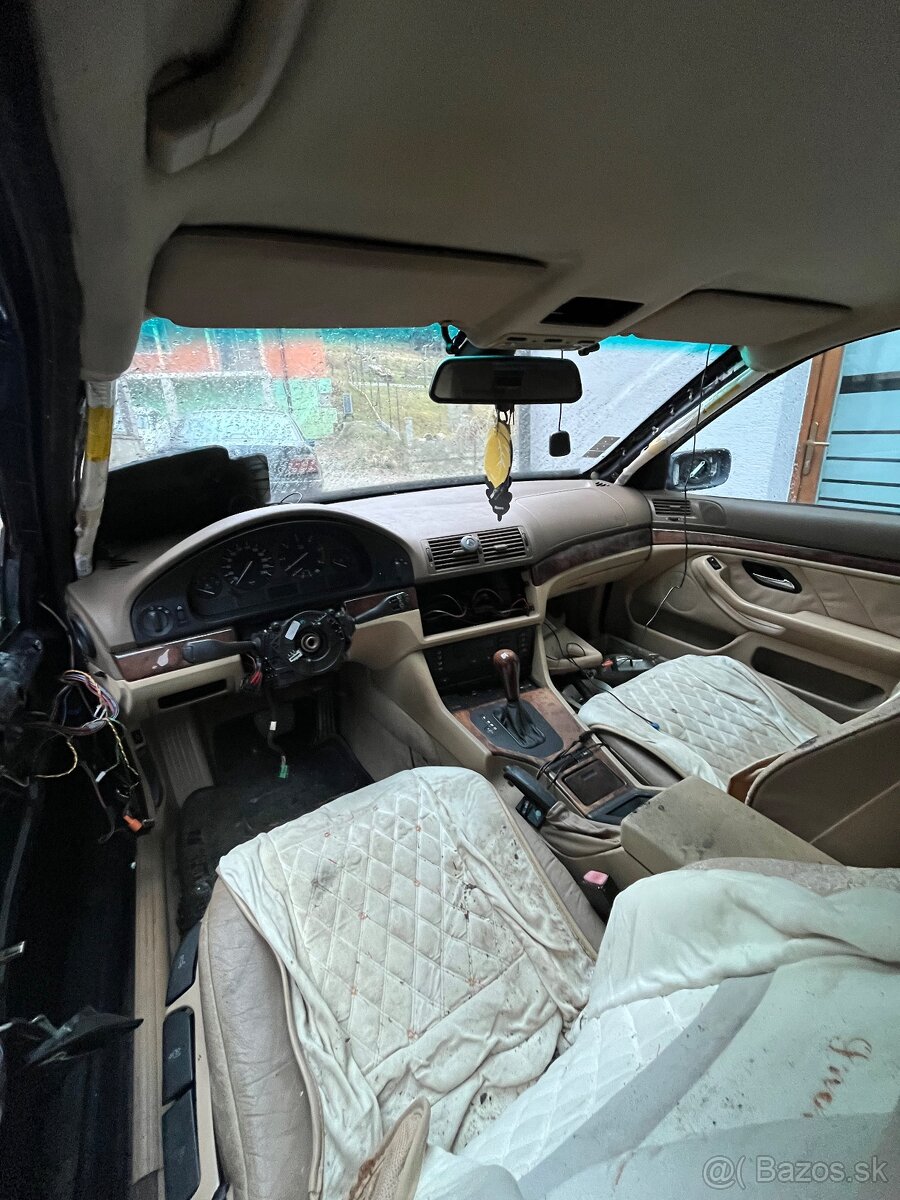 Rozpredám BMW E39 orientblau - 7