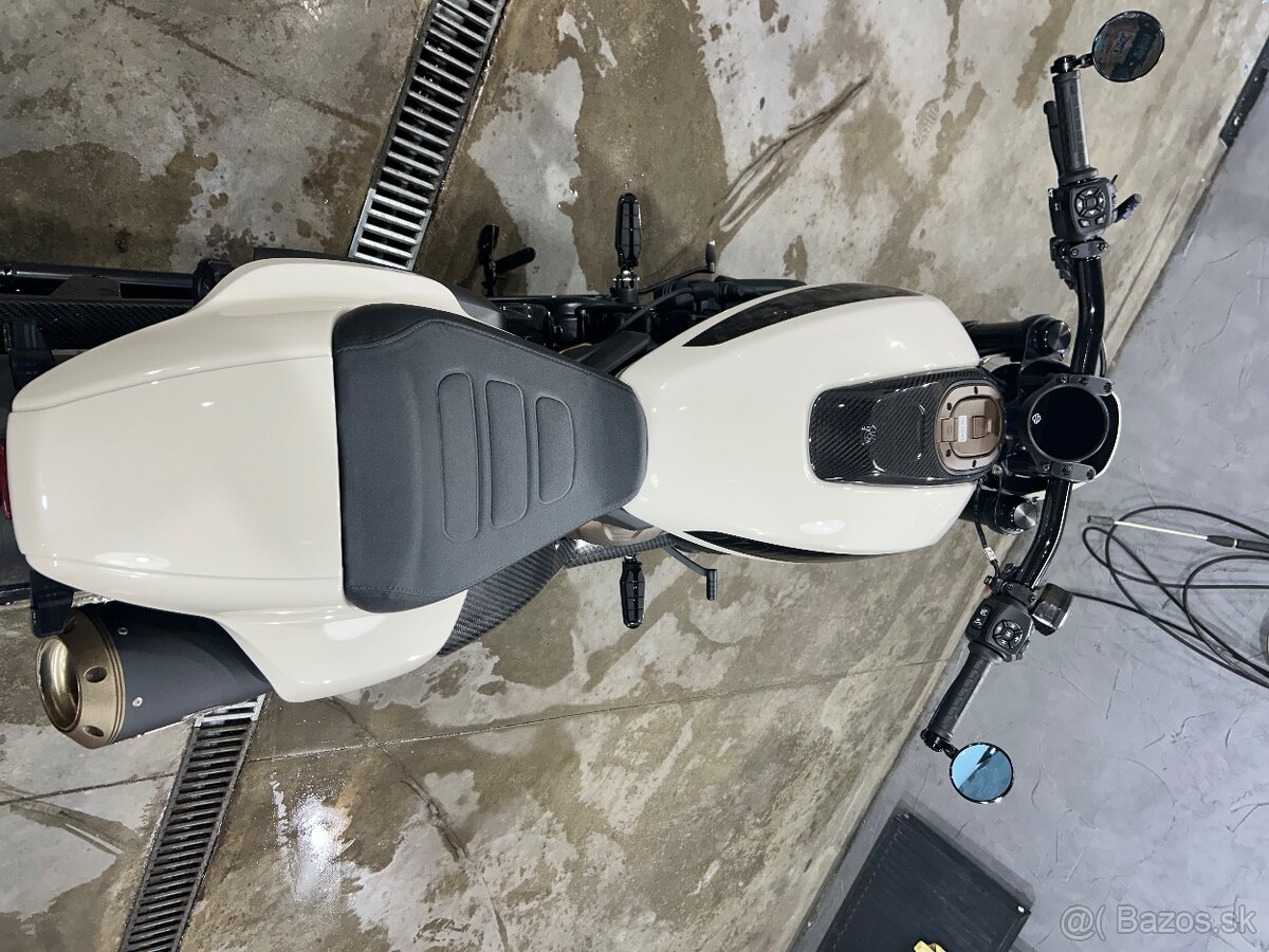HARLEY DAVIDSON - 7