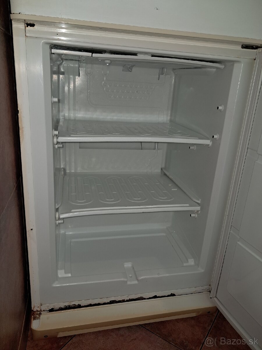 Chladnička s mrazničkou - 7