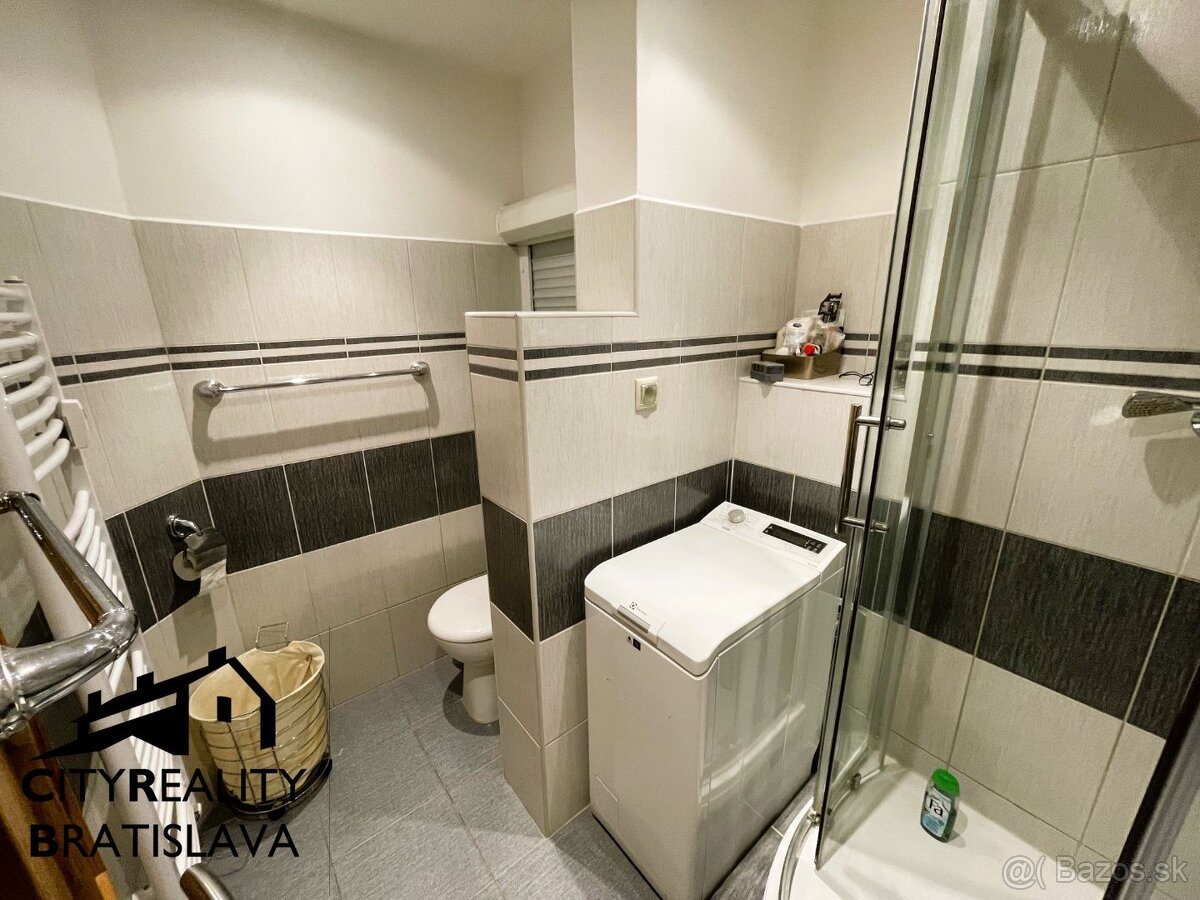 Výnimočný 3-izbový byt s veľkou presklenou terasou v srdci P - 7