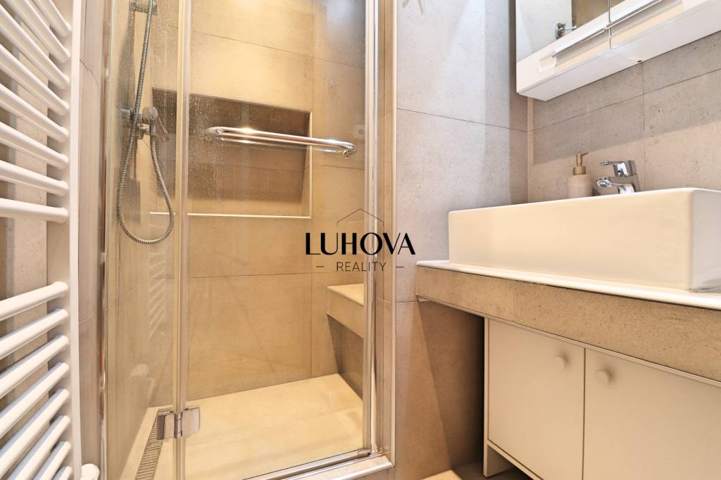 VEĽKÝ 2-izbový byt v centre mesta - 7