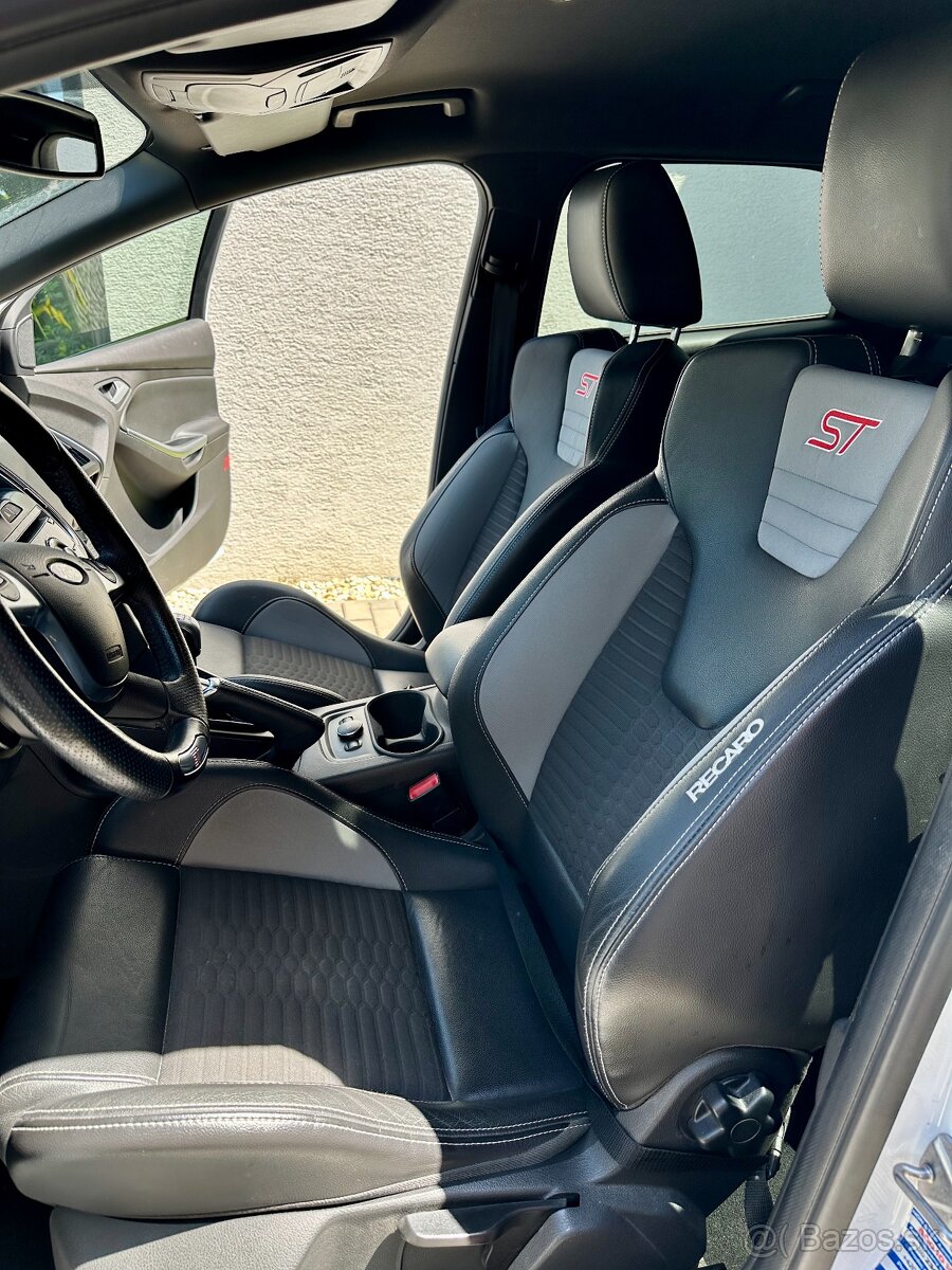 Ford Focus Combi ST • 155 000 km • 1. majitel • TOP STAV - 7