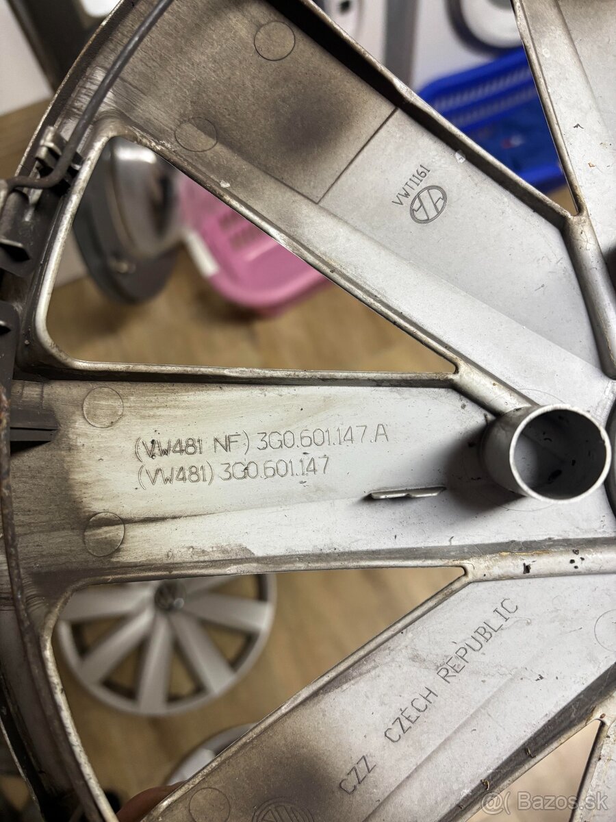 Puklice na VW Passat R16 - 7