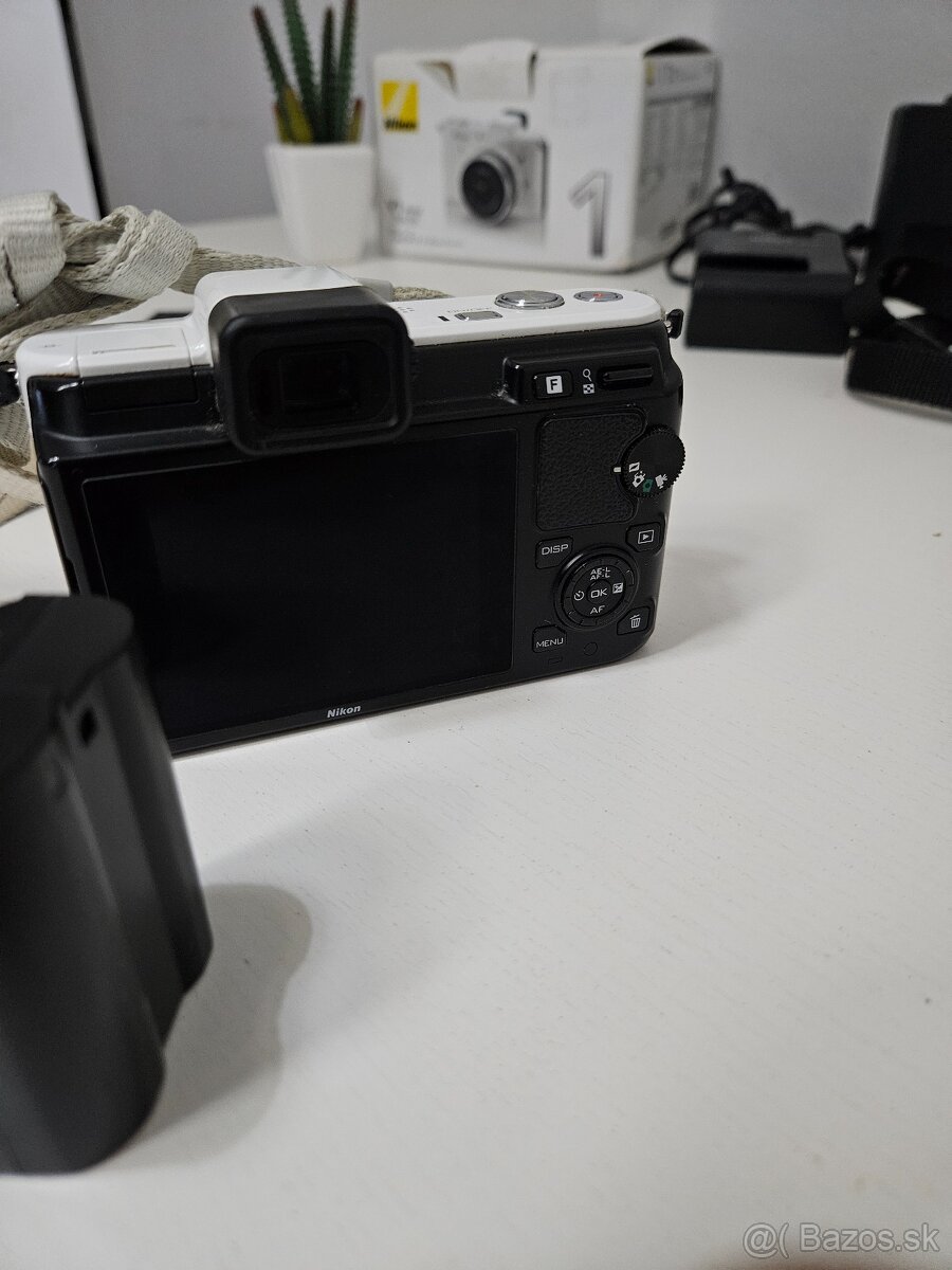 Nikon 1 V1 + J1 + oba objektívy - 7