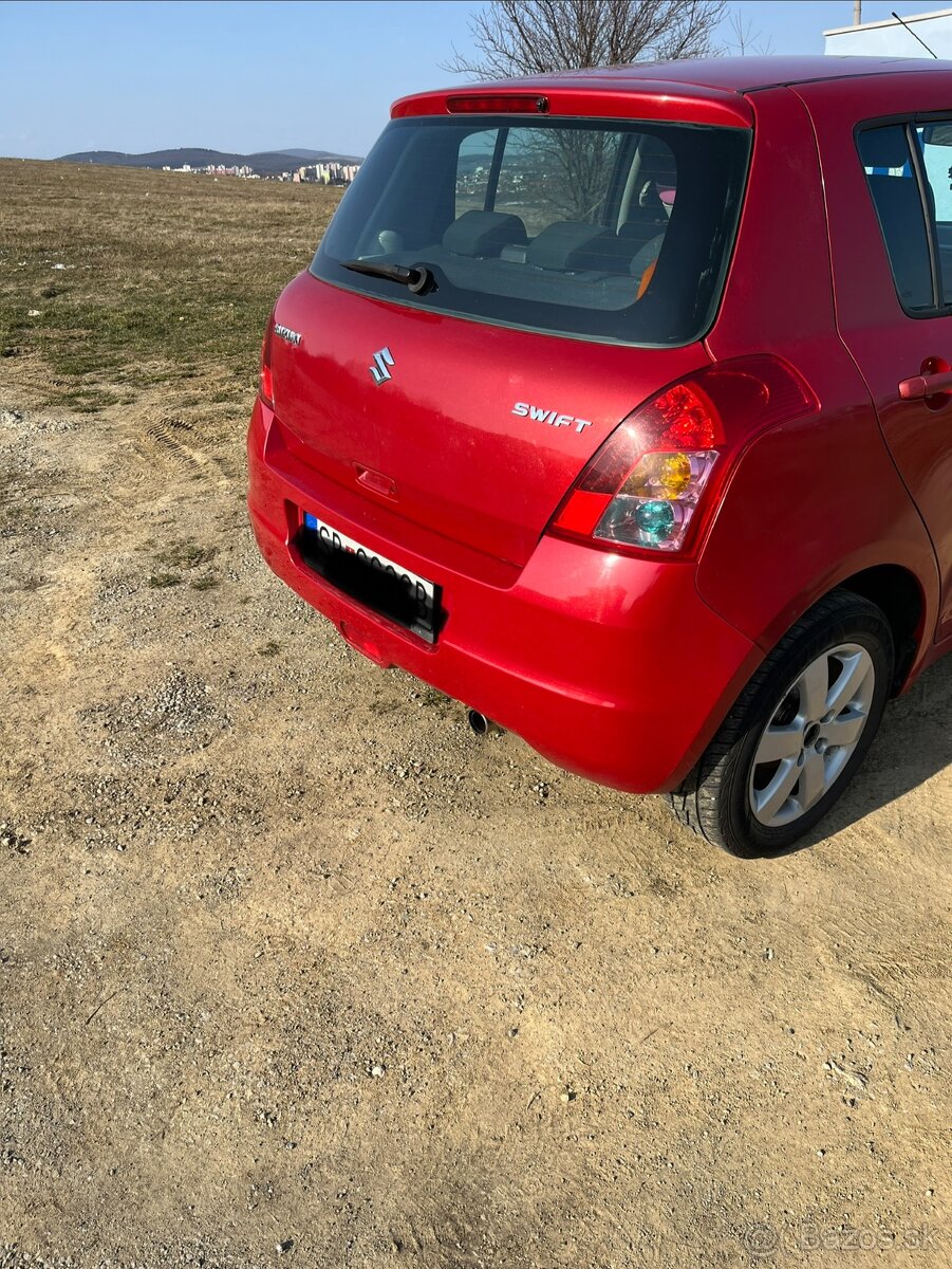 Predám Suzuki Swift 1.3 benzín r.v 2007 - 7