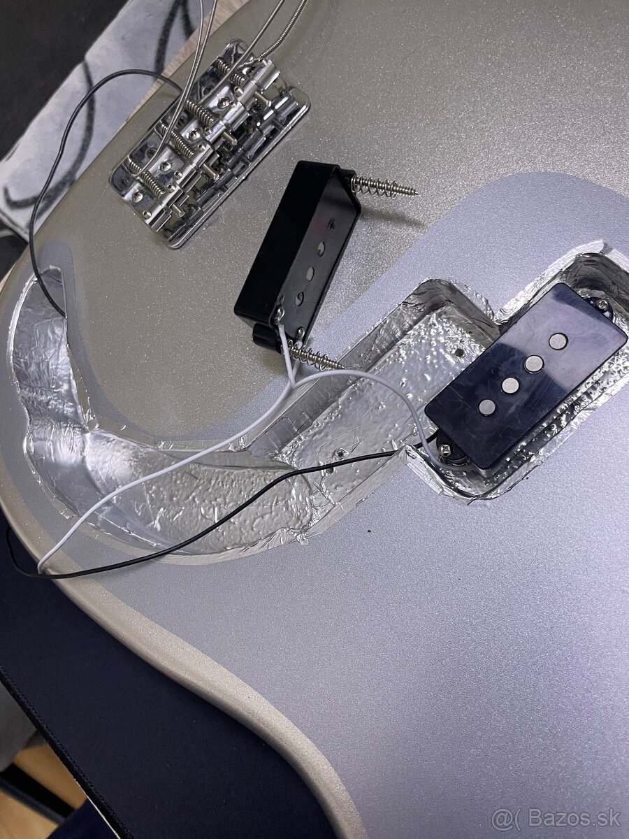 Precision bass SQUIER - 7