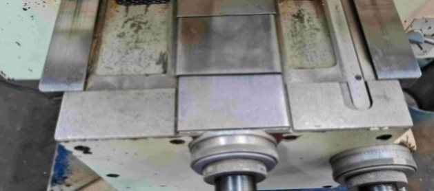 Frézka FGU 32, rok výroby 2005 - 7