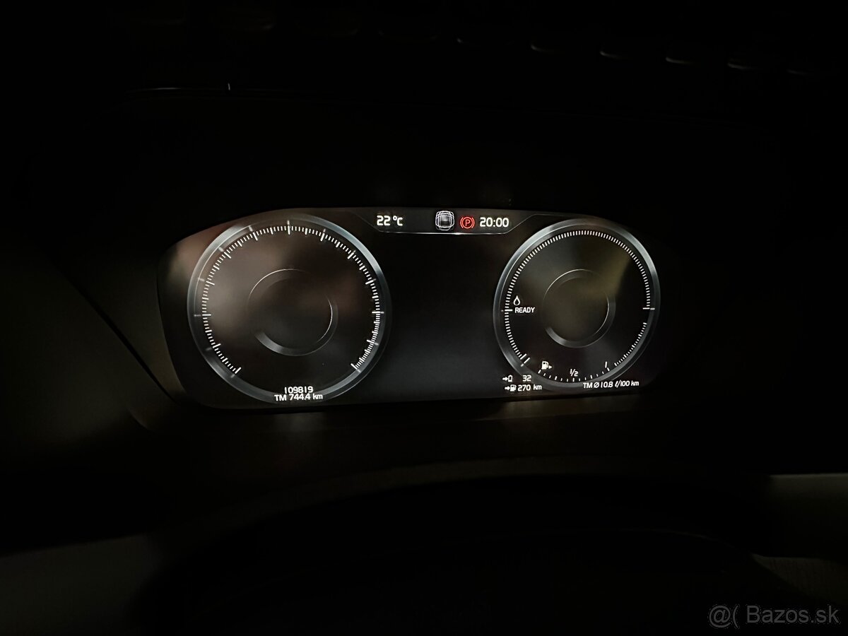 Volvo XC90 T8 AWD RECHARGE - 7
