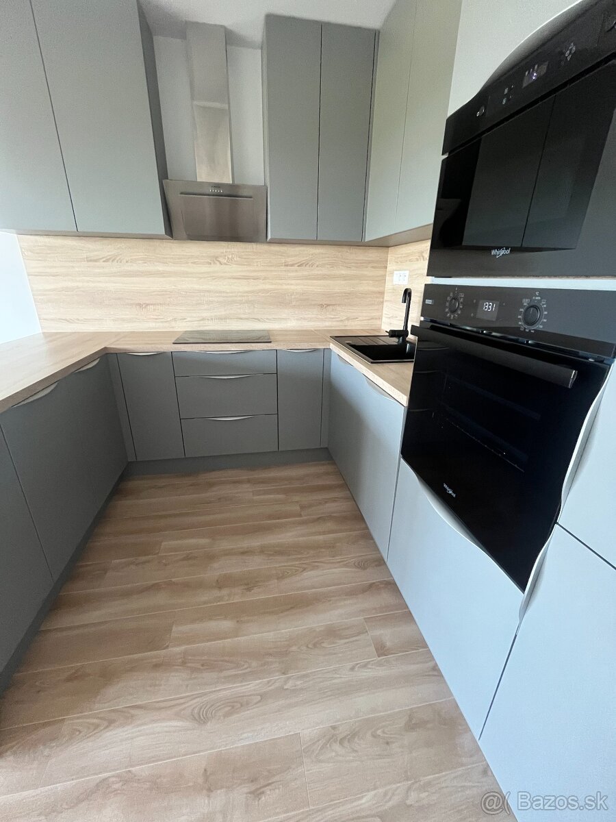 3 izb. byt s vlastným pozemkom + 2 parkovacie miesta - 7