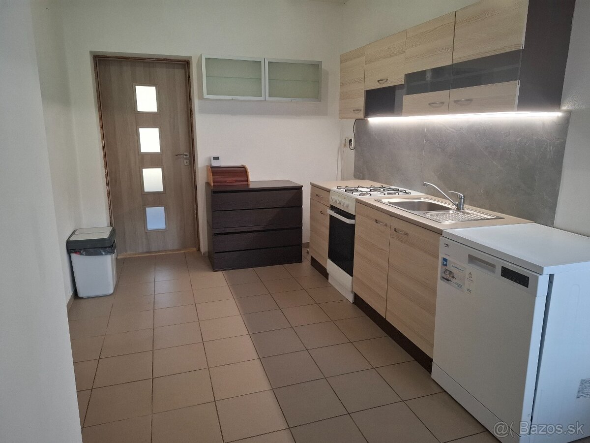 Prenajmem byt v RD LUŽIANKY - 7