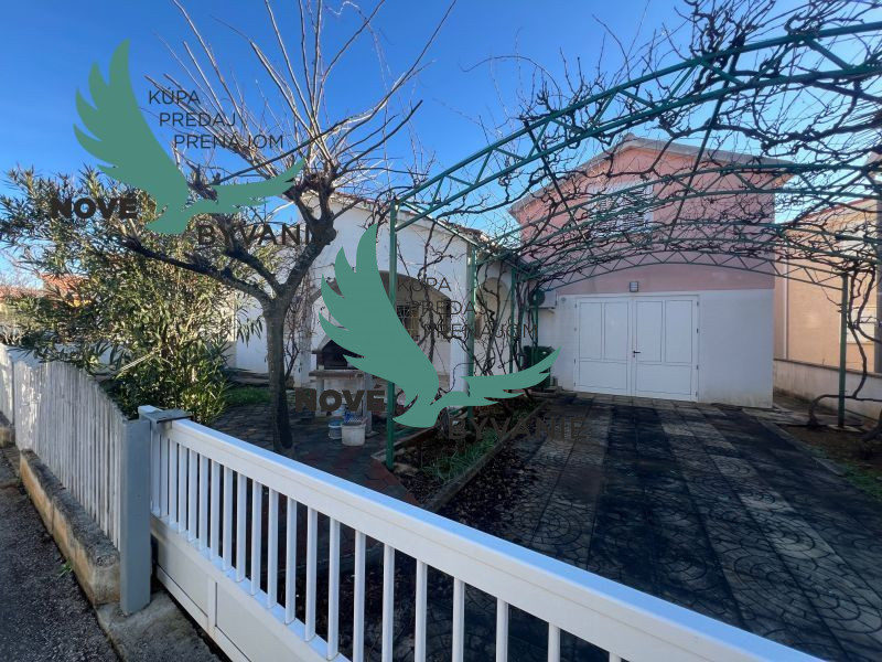 Dom s troma apartmánmi blízko mora v Chorvátsku - 7