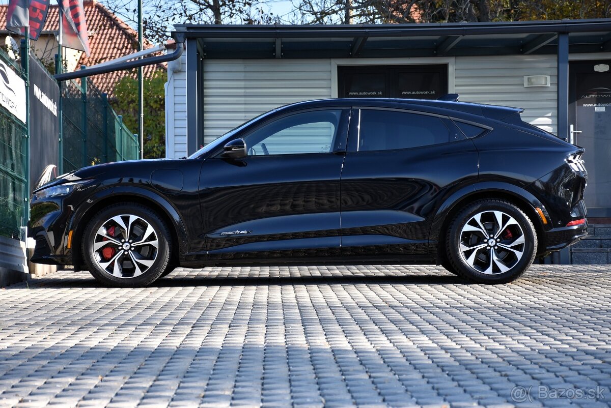 Ford Mustang Mach-E 98,7 kWh EXTENDED_RANGE 371 KONÍ 4X4 DPH - 7