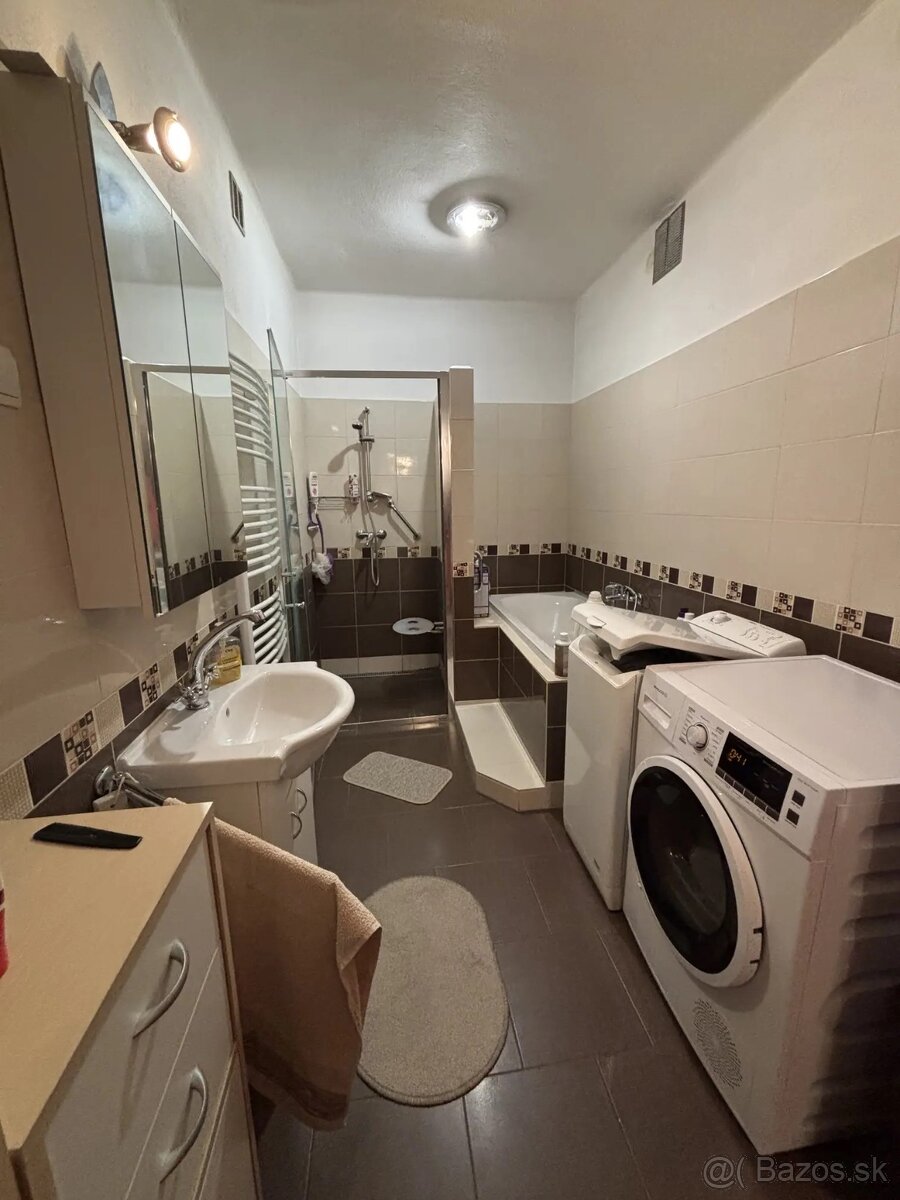 🏡 Priestranný tehlový dom vhodný pre dve rodiny Domy - 7