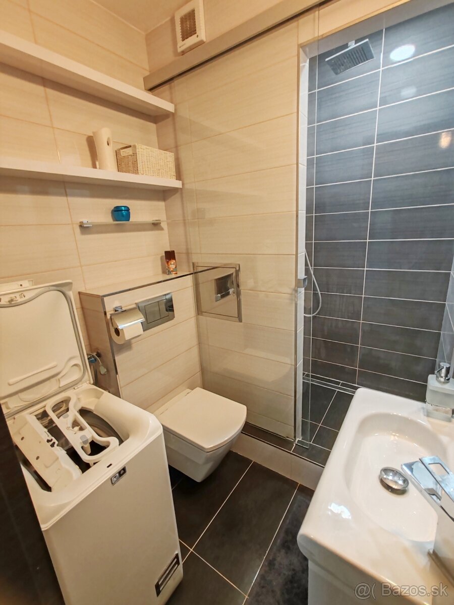 Topoľčany - garsónka na námestí - 7