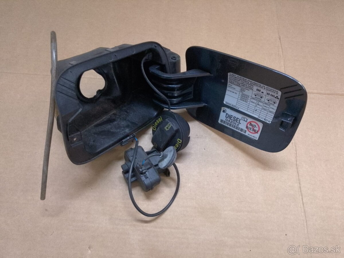 dvierka nádrže paliva Superb 2 - 7