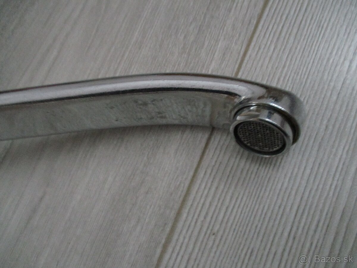 kuchynskú pákovú vodovodnú batériu a s dvomi batériovými pre - 7