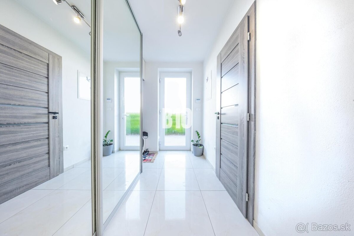 PRIESTRANNÝ 4 IZBOVÝ DVOJDOM V TICHOM PROSTREDÍ SLEPEJ ULICE - 7