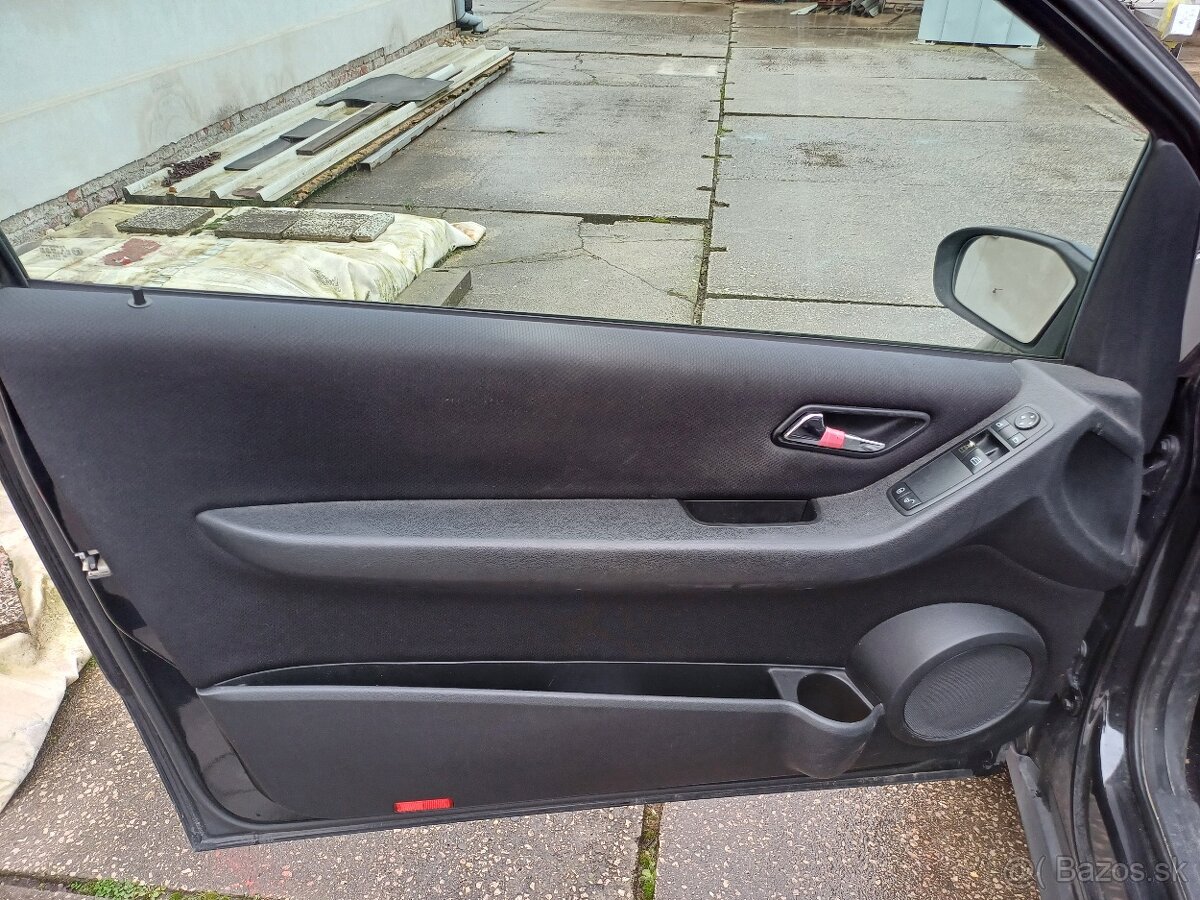 Predám Mercedes-Benz A, 1.4 benzín, 3-dverový,rok výroby 200 - 7