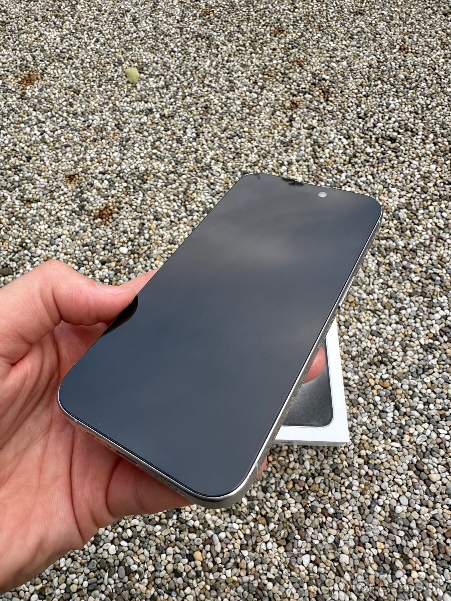 IPhone 15 pro - baterie 100% - 7