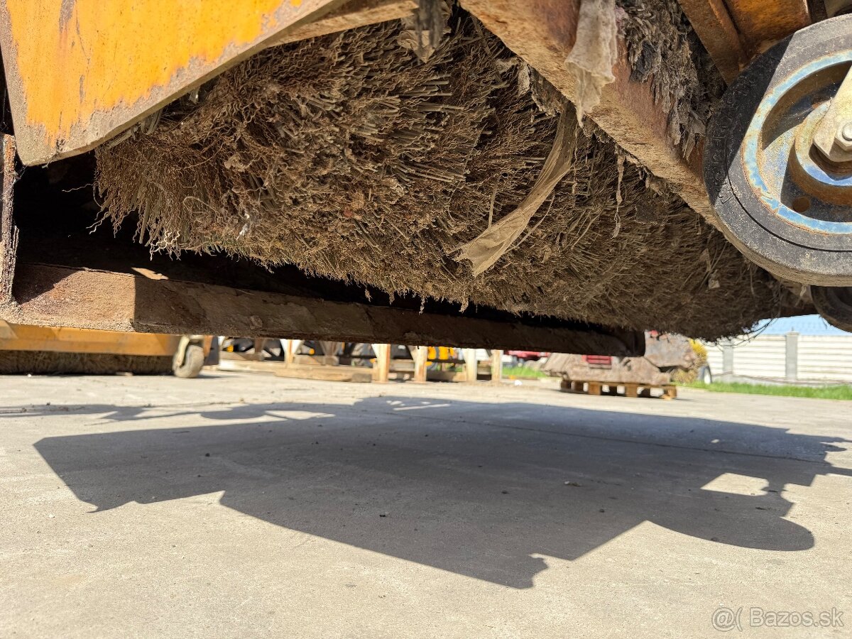 Zametacia kefa na traktor bager - 7