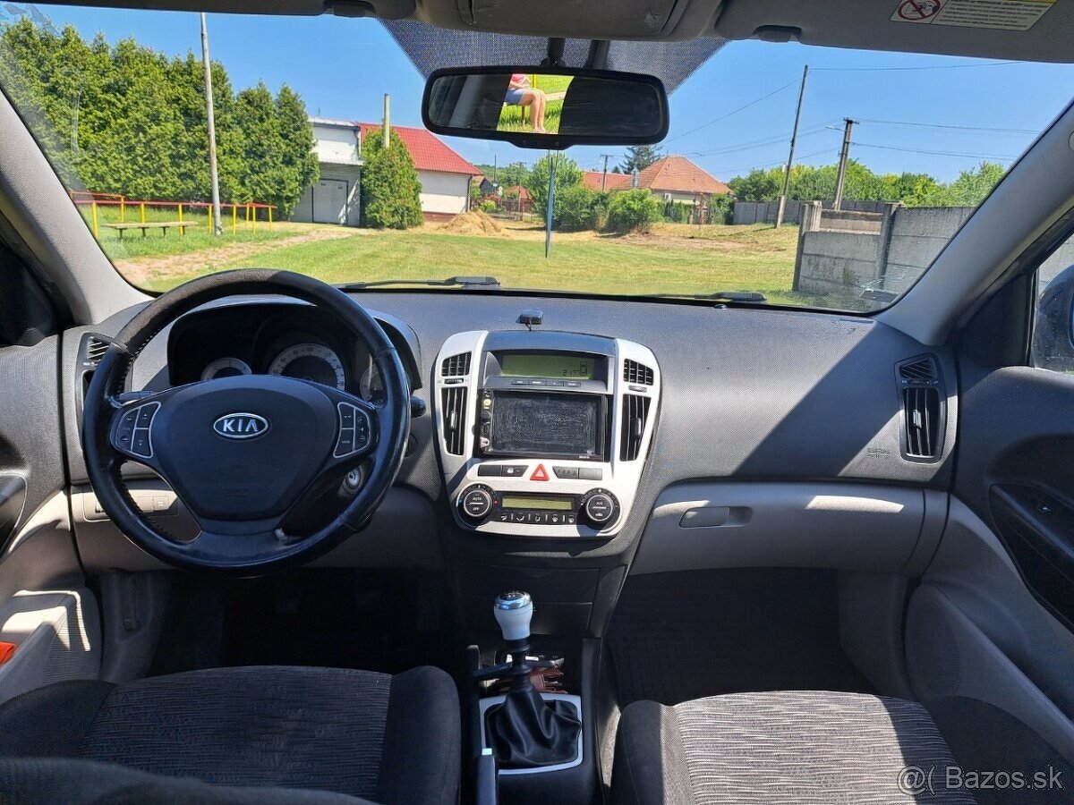 Predám Kia Ceed 1.6 CRDI, 85kw rok výroby 11/2008 - 7