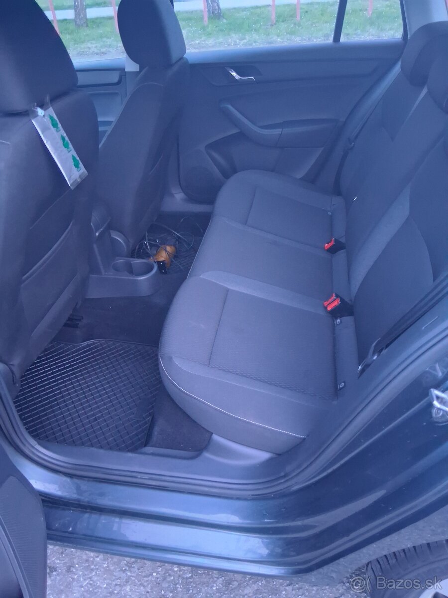Predam škodu Rapid Spaceback 1.4 tdi r.v.2016 - 7