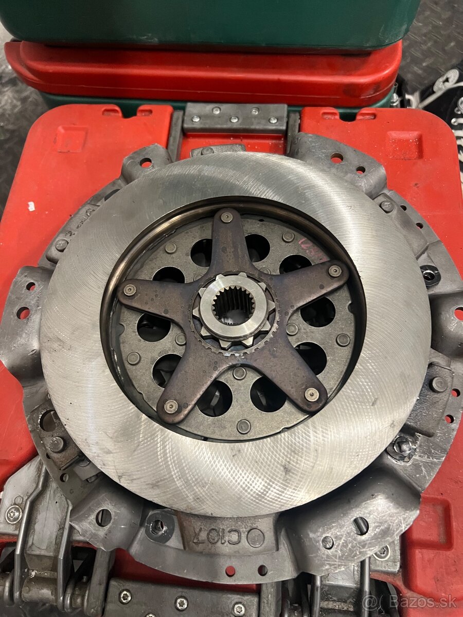 Predam zotrvacnik a spojkovu sadu - 7