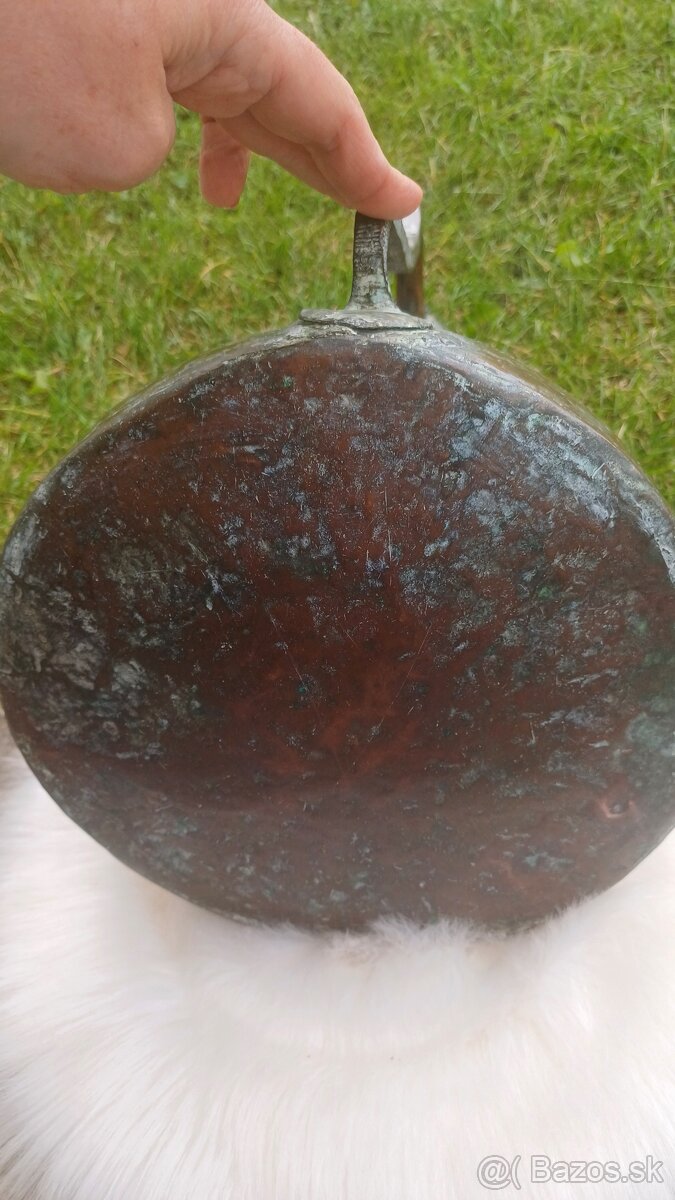 Starý kovový džbán - 7