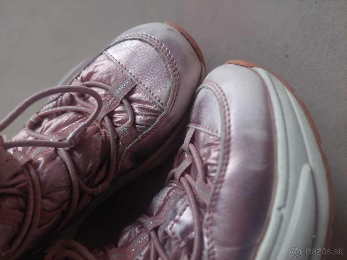 Snehule značky Reserved - 7