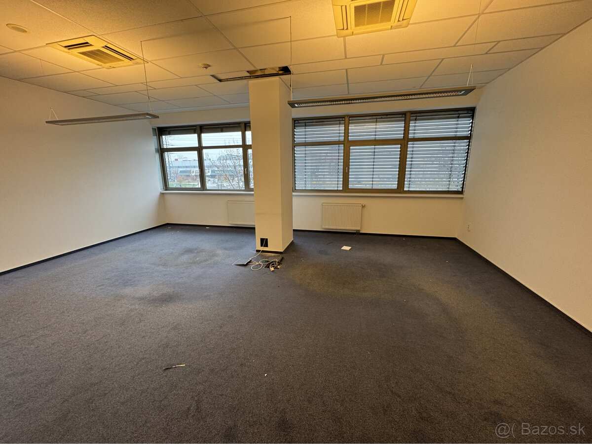 Prenájom kancelárskeho priestoru 380m² na ulici Galvaniho v - 7