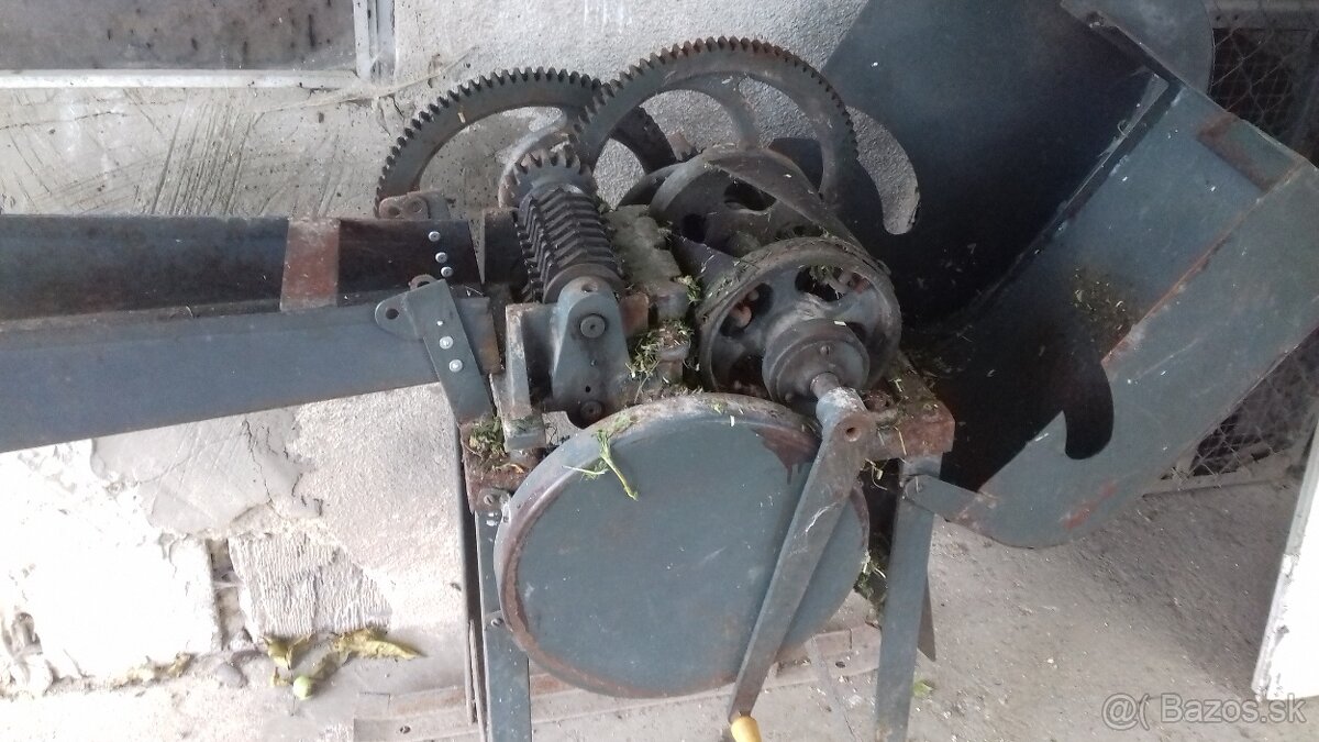 Predám menšiu rezačku na lucerňu - 7