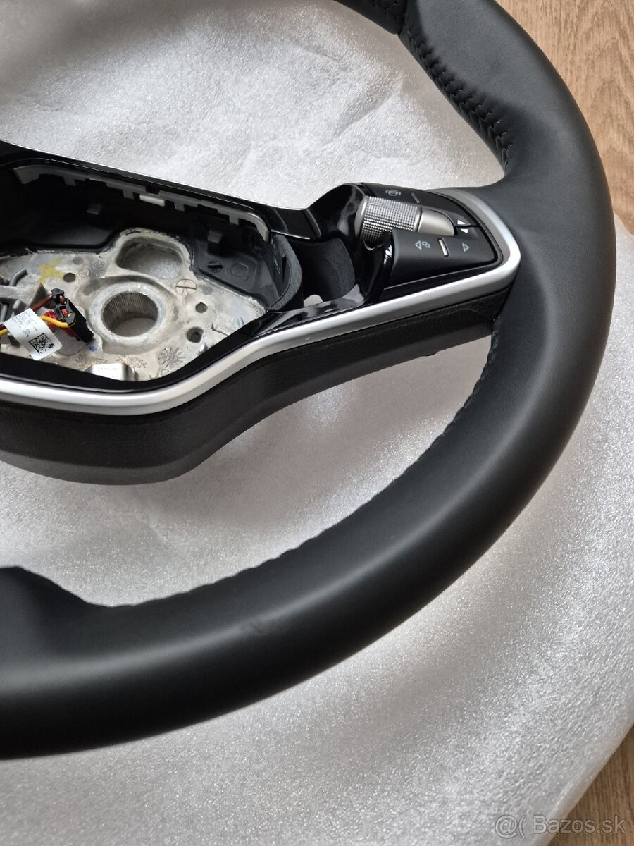 SKODA VYHRIEVANY MULTIFUNKČNÝ VOLANT S PADLAMI DSG - 7