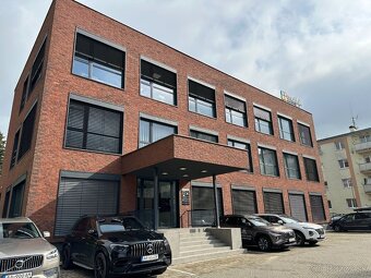Atraktívny kancelársky priestor s vlastnou kuchynkou+parking - 7