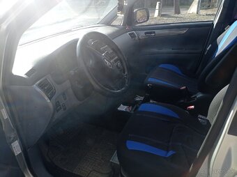 Toyota Avensis Verso - 7