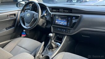 Predám Toyotu Corollu sedan, r.v. 2017, 1. Majiteľ - 7
