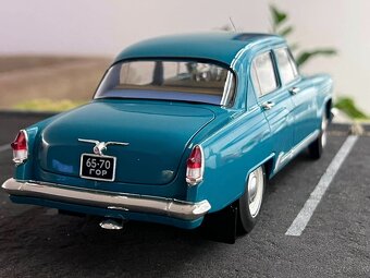 1:18 VOLGA GAZ 21R - Tyrkysová -  IST Models - 7