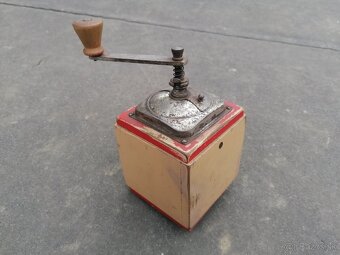Predám starožitný mlynček na kávu Leinbrock Ideal - 7