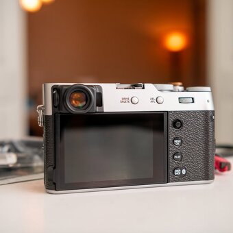 Fujifilm X100VI - stříbrná barva - 7