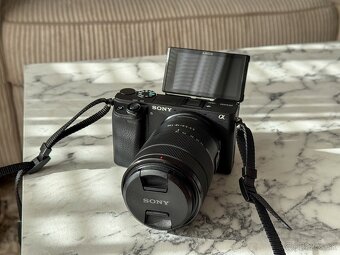 Sony Alpha A6400 + E 18–135 mm f/3.5–5.6 OSS - 7