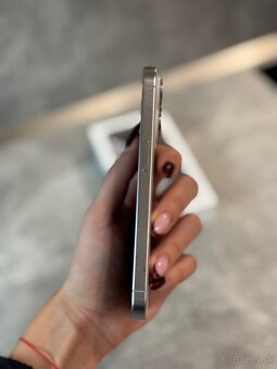 iPhone 15 Pro 256GB - 7